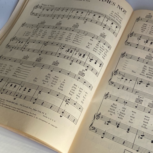 30 Years 30 Hits Music Book, 1950 - Picture 10 of 12